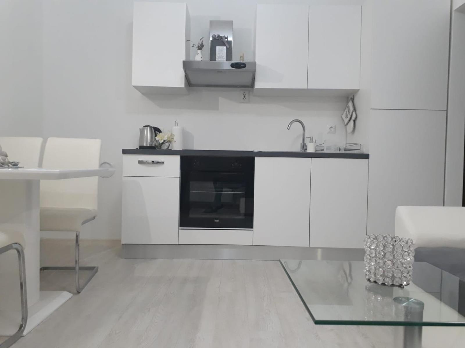 Apartman Kristina - Self Check In & Check Out Otočac المظهر الخارجي الصورة