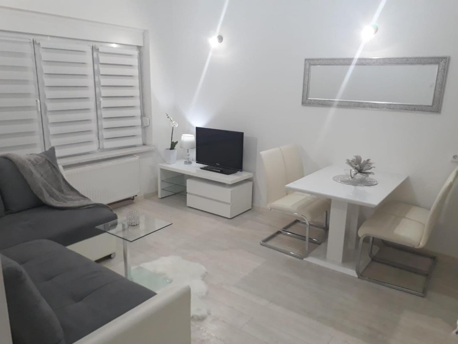 Apartman Kristina - Self Check In & Check Out Otočac المظهر الخارجي الصورة