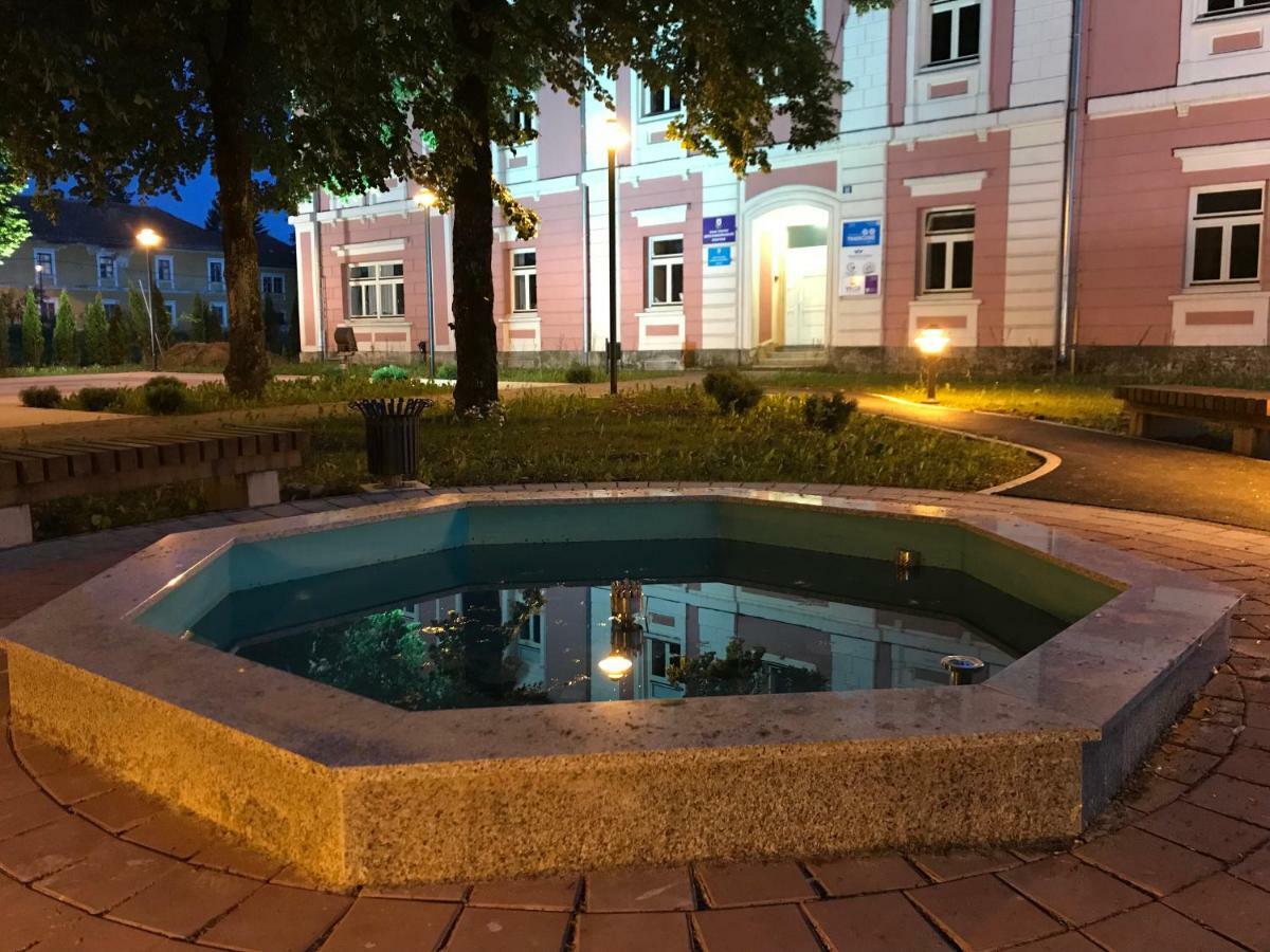 Apartman Kristina - Self Check In & Check Out Otočac المظهر الخارجي الصورة